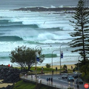 went out at epic 4-6ft superbank..........and got waves!!